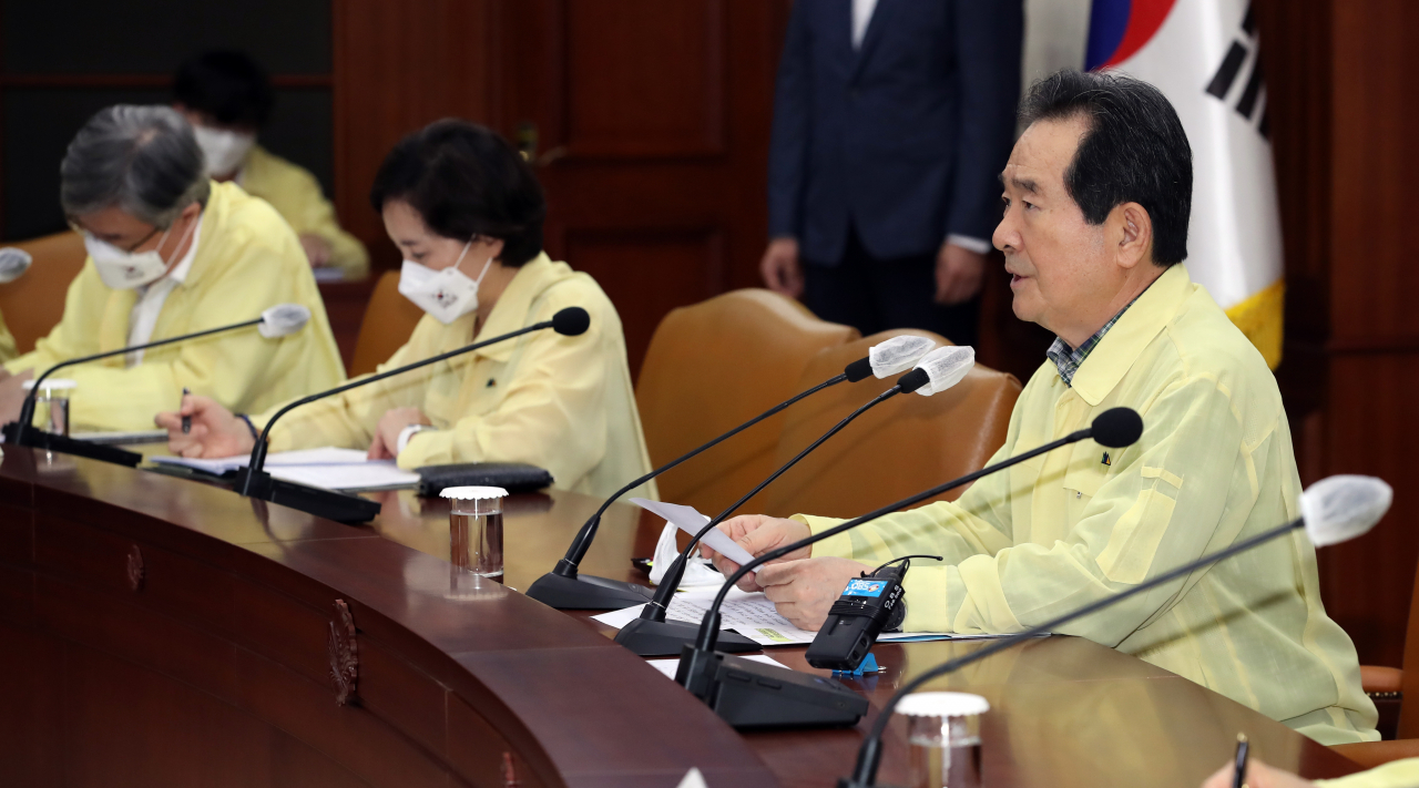 정세균 국무총리가 15일 정부서울청사에서 열린 코로나19 중앙재난안전대책본부회의에서 발언하고 있다. [연합］