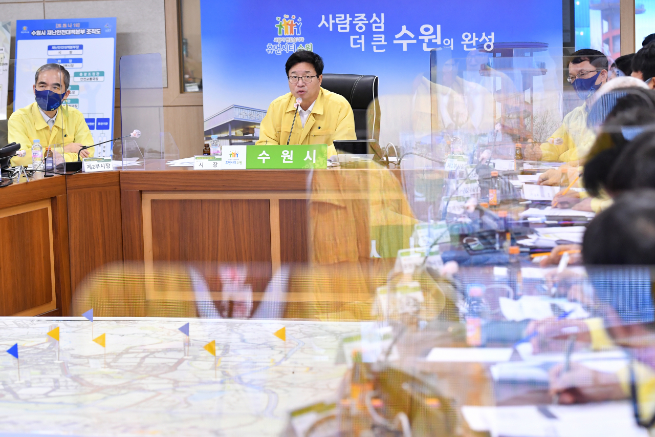 염태영 시장이 회의에서 발언하고 있다. [수원시 제공]