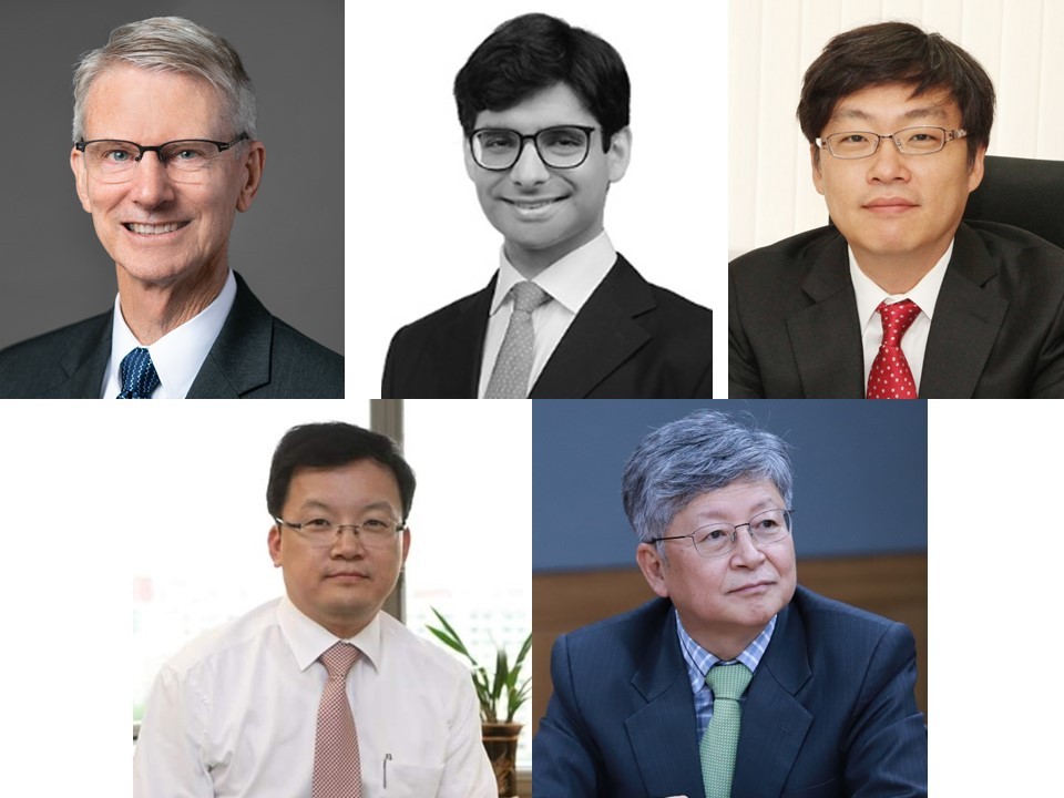 Clockwise from the top: Steven Cochrane, chief APAC economist at Moody’s Analytics, Waqas Adenwala, lead analyst for Japan and the Korean Peninsula at the Economist Intelligence Unit, Lee Jung-min, professor of economics at Seoul National University, Chang Min, senior research fellow at the Korea Institute of Finance, Kang Sung-jin, professor of economics at Korea University. (Photos provided by Moody’s Analytics, Economist Intelligence Unit and interviewees)