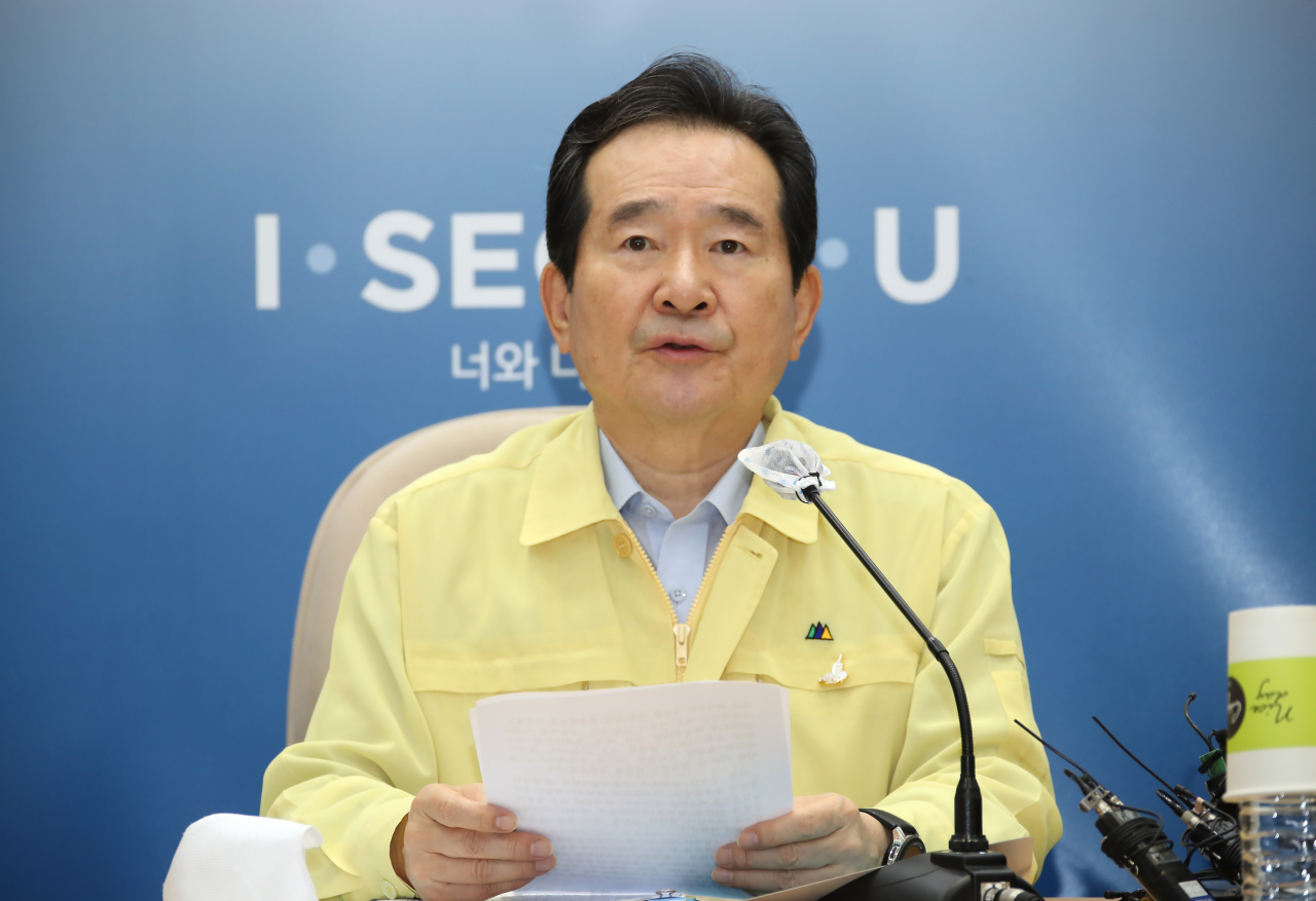 정세균 국무총리가 17일 오전 서울시 태평로 서울시청에서 열린 중앙재난안전대책본부(중대본) 회의에서 발언하고 있다. 정 총리는 이날 광주형 일자리 점검 차 계획한 광주 방문 일정을 취소하고 중대본 회의에 참석했다. 연합뉴스