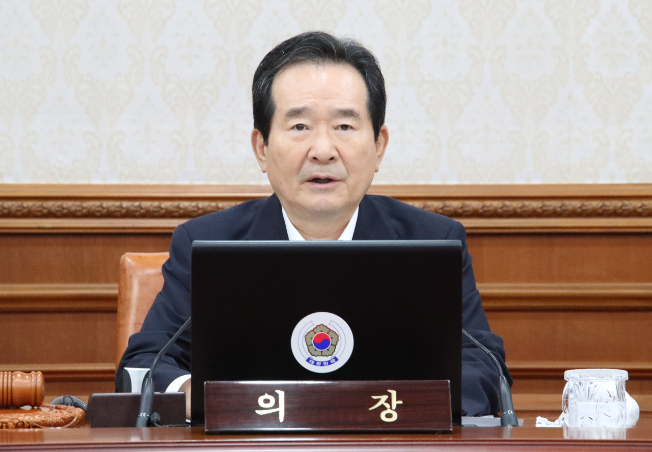 정세균 국무총리가 18일 정부서울청사에서 열린 국무회의를 주재하며 발언하고 있다. [연합］
