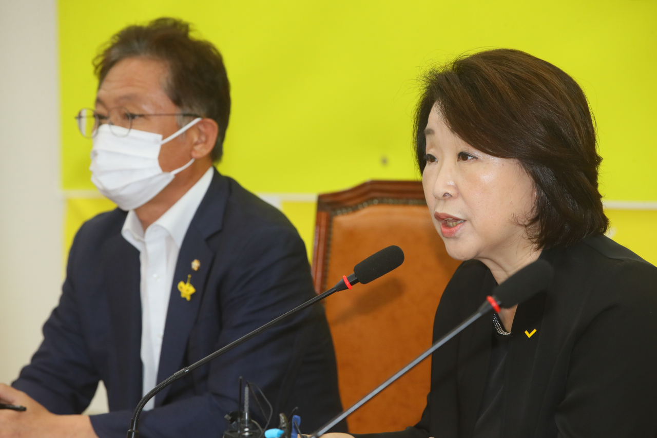 심상정 정의당 대표가 18일 국회에서 열린 의원총회에서 발언하고 있다. [연합]
