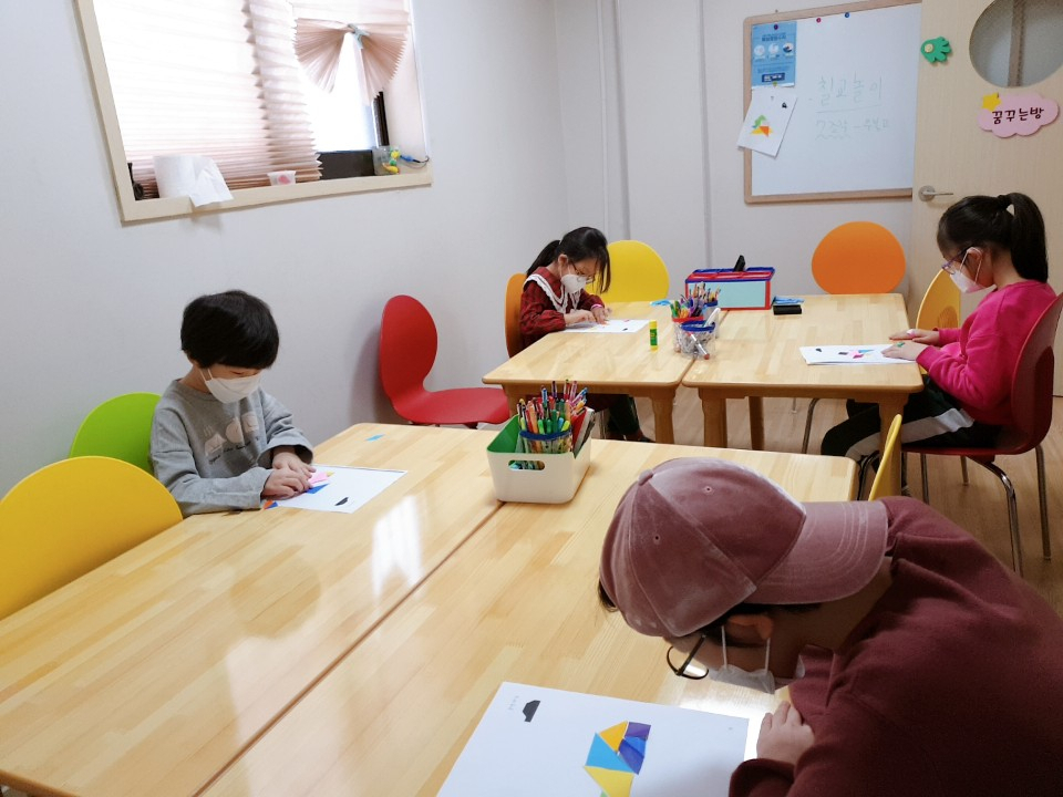 노량진2동 우리동네키움센터에서 아이들이 학습활동을 하고 있는 모습. [동작구 제공]