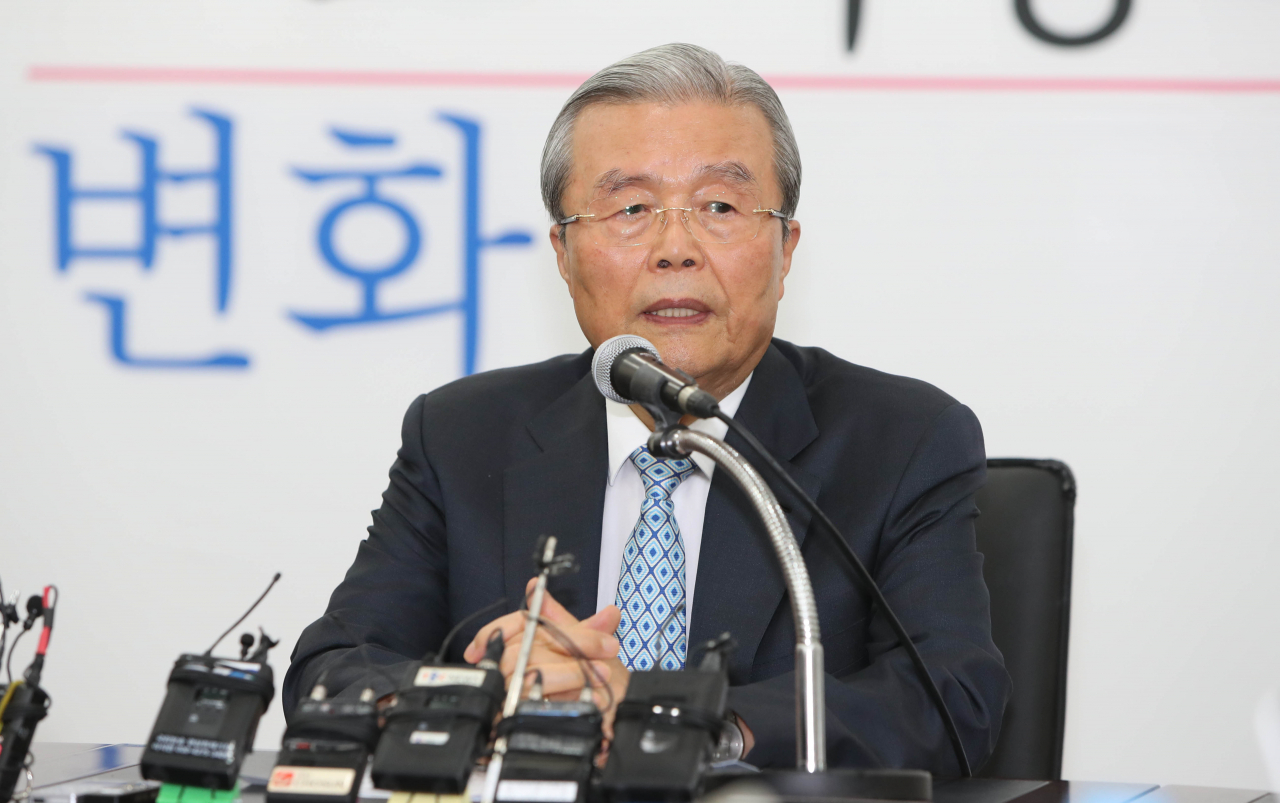 김종인 미래통합당 비상대책위원장이 지난 18일 오후 대구 수성구 미래통합당 대구시당에서 열린 지역 언론인 간담회에서 질문에 답하고 있다. [연합]