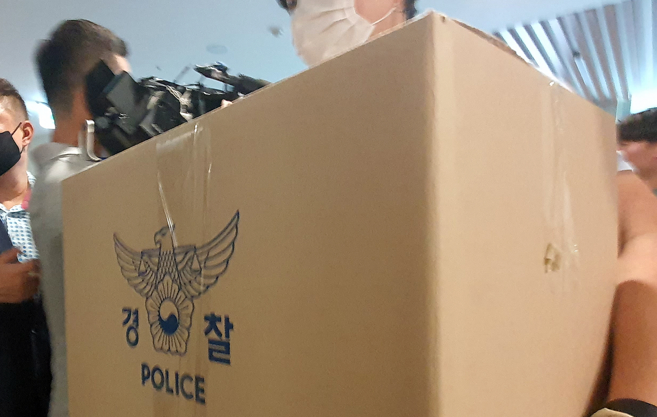 경찰의 압수수색 장면. 사진은 기사와 무관. [연합]