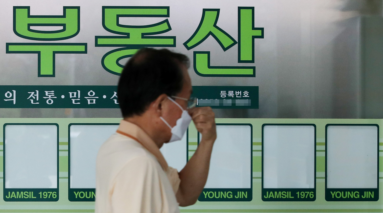 서울 송파구의 한 상가 부동산 중개업소 모습 [연합]