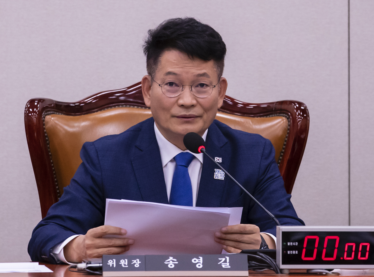 송영길 더불어민주당 외통위원장이 14일 오전 국회 외교통일위원회 전체회의에서 발언하고 있다. [연합]