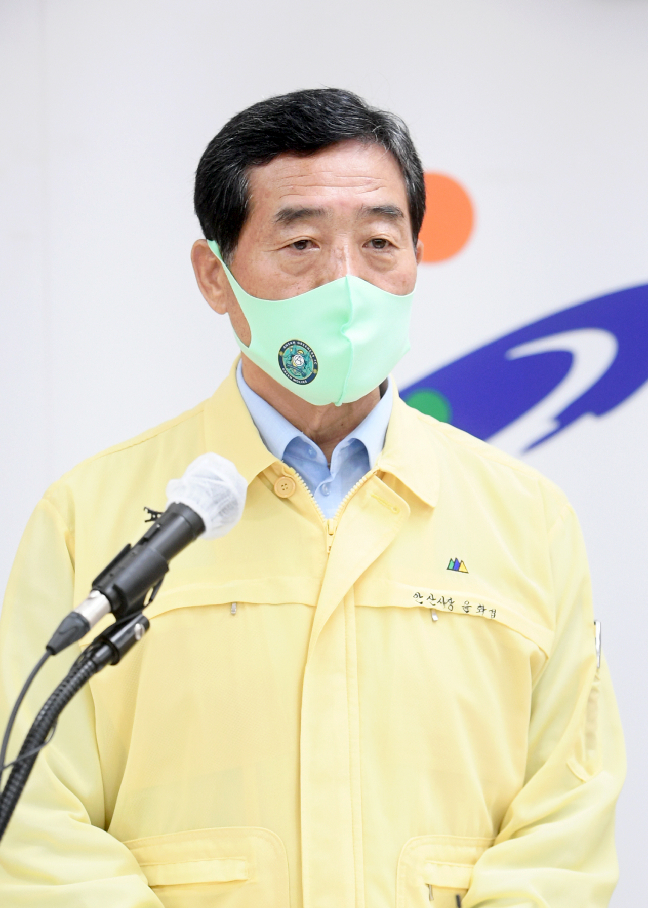 윤화섭 안산시장이 대학생 자부담 등록금 반값지원에 대해 설명하고 있다. [안산시 제공]