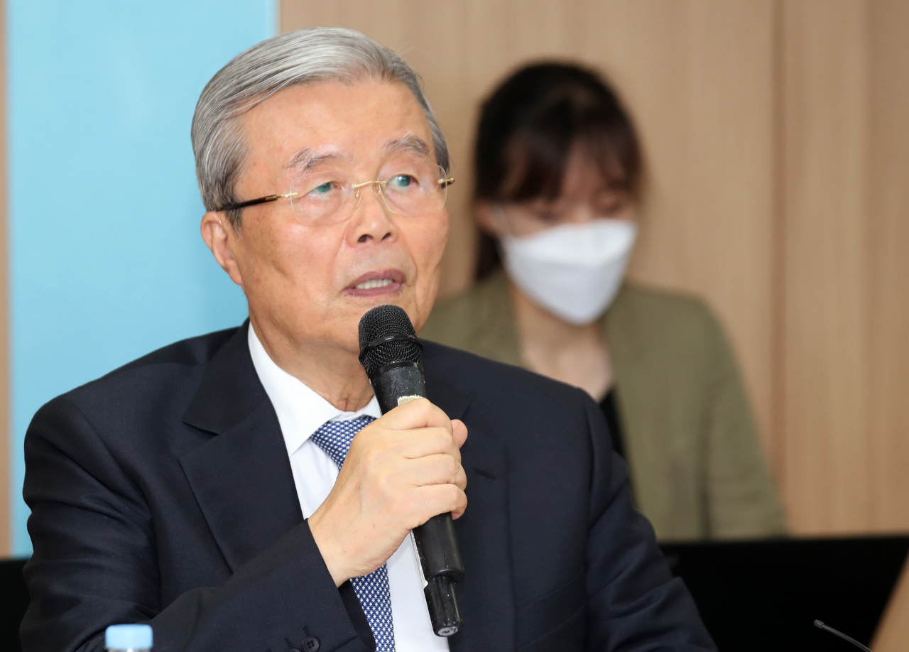 김종인 미래통합당 비상대책위원장이 19일 오후 광주 서구 소상공인시장진흥공단에서 가진 광주소상공인연합회와의 간담회에서 발언하고 있다. [연합]