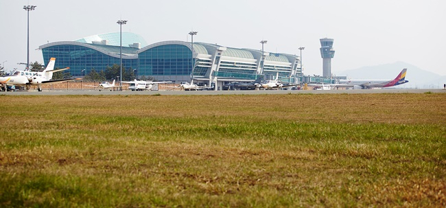 무안국제공항 활주로 전경.