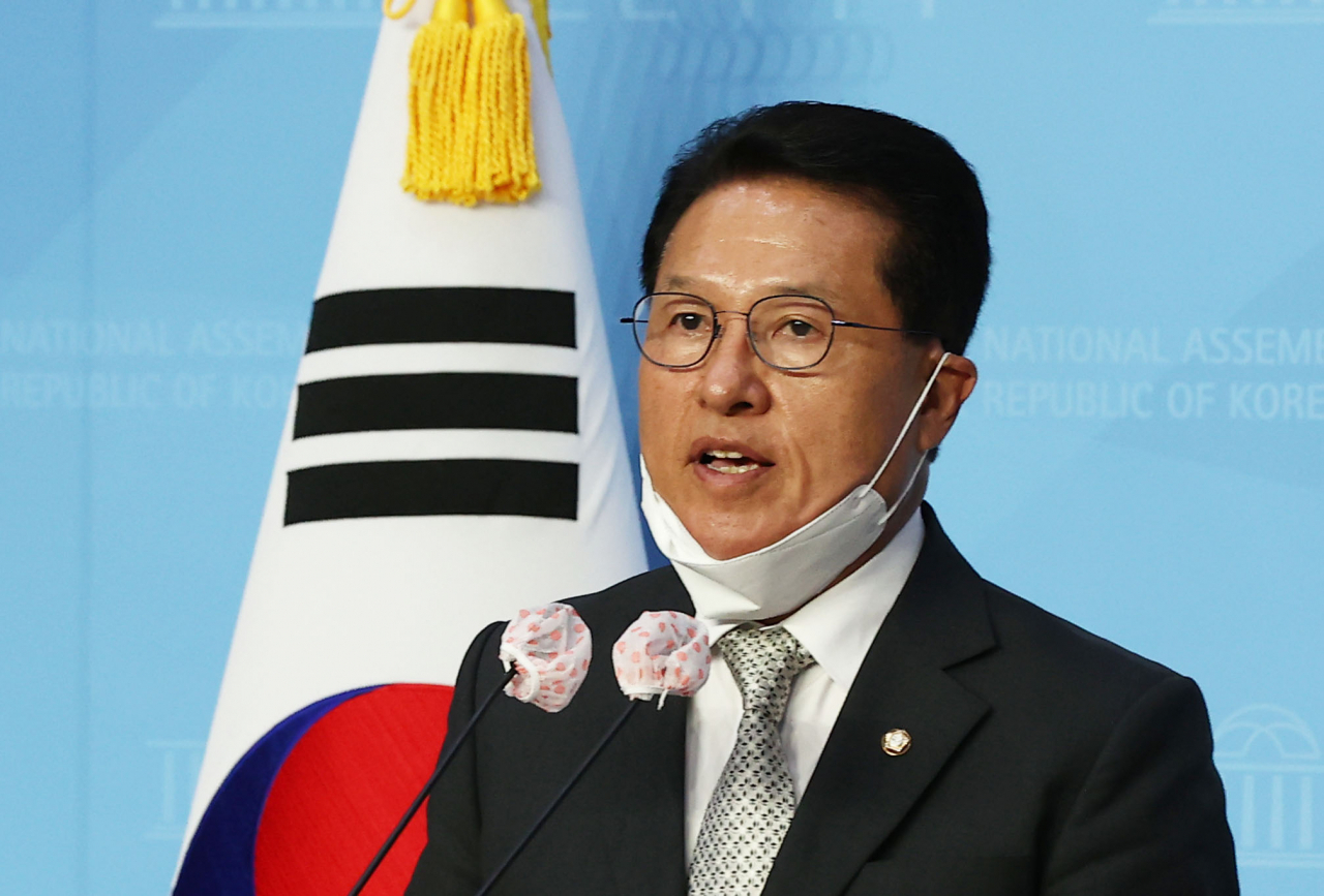 정운천 미래통합당 국민통합위원장이 20일 서울 여의도 국회 소통관에서 기자회견을 열고 발언하고 있다. [연합]