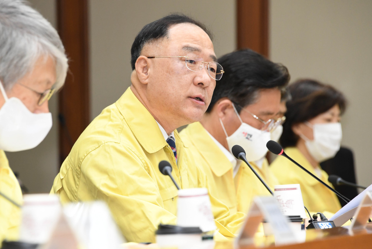 Finance Minister Hong Nam-ki speaks at a meeting of ministers for the Korean New Deal in western Seoul on Thursday. (Yonhap)