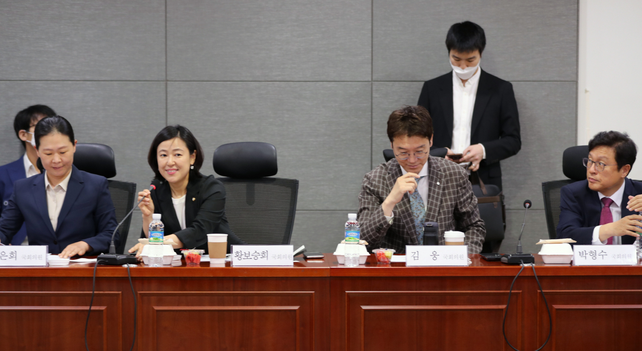 황보승희미래통합당 의원이 최근 국회 의원회관에서 열린 국민미래포럼 정책 세미나에서 발언하고있다. [연합]