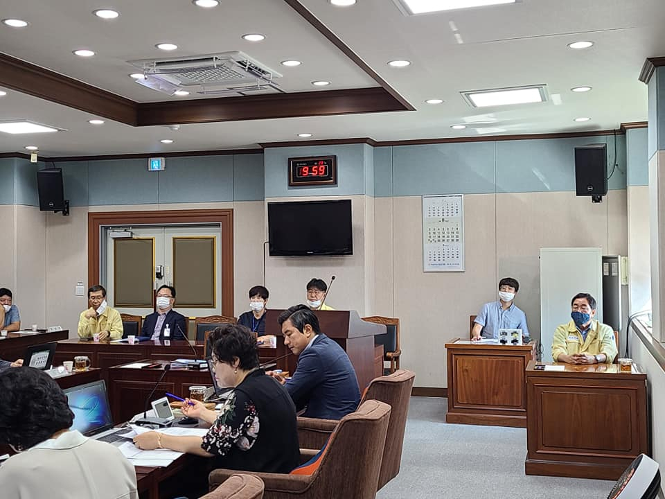 김철수 시장 페북 캡처.[오른쪽 김철수 시장]