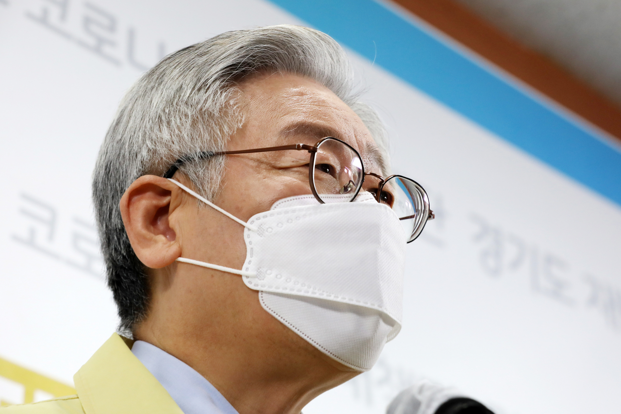 이재명 경기도지사가 20일 오전 경기도 수원시 경기도청에서 신종 코로나바이러스 감염증(코로나19) 수도권 대유행에 따른 대도민 호소 기자회견을 하고 있다. [연합]
