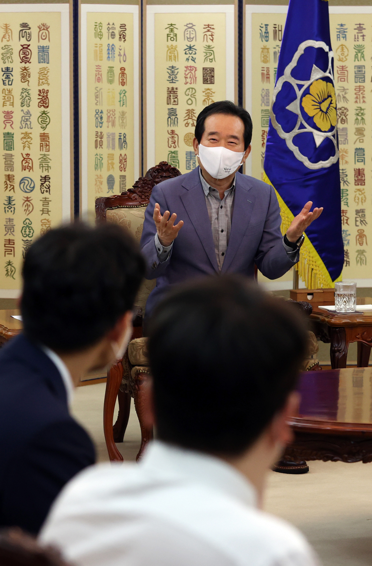 정세균 국무총리가 23일 오후 정부서울청사에서 가진 대한전공의협의회(대전협) 회장단과 면담에서 인사말을 하고 있다. [연합］