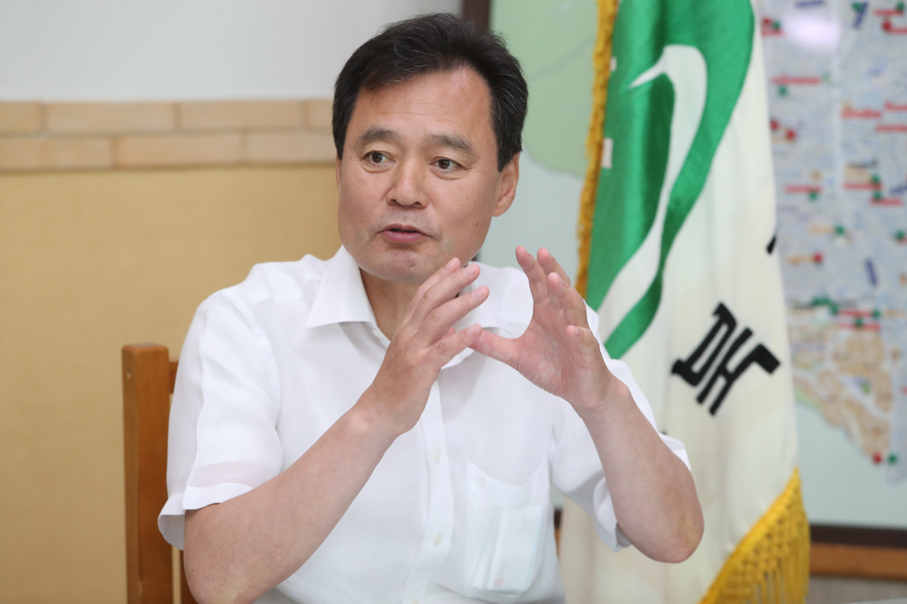 박겸수 강북 구청장은 그동안 역사문화관광의 도시를 비롯해 교육, 발전, 성장, 안전, 복지, 환경 등 각 분야에서 가시적인 성과를 거두며 지역 발전의 밑돌들이 하나씩 갖춰지기 시작했다며 구정과 구민과의 신뢰 속에 켜켜이 쌓은 결과라고 했다.