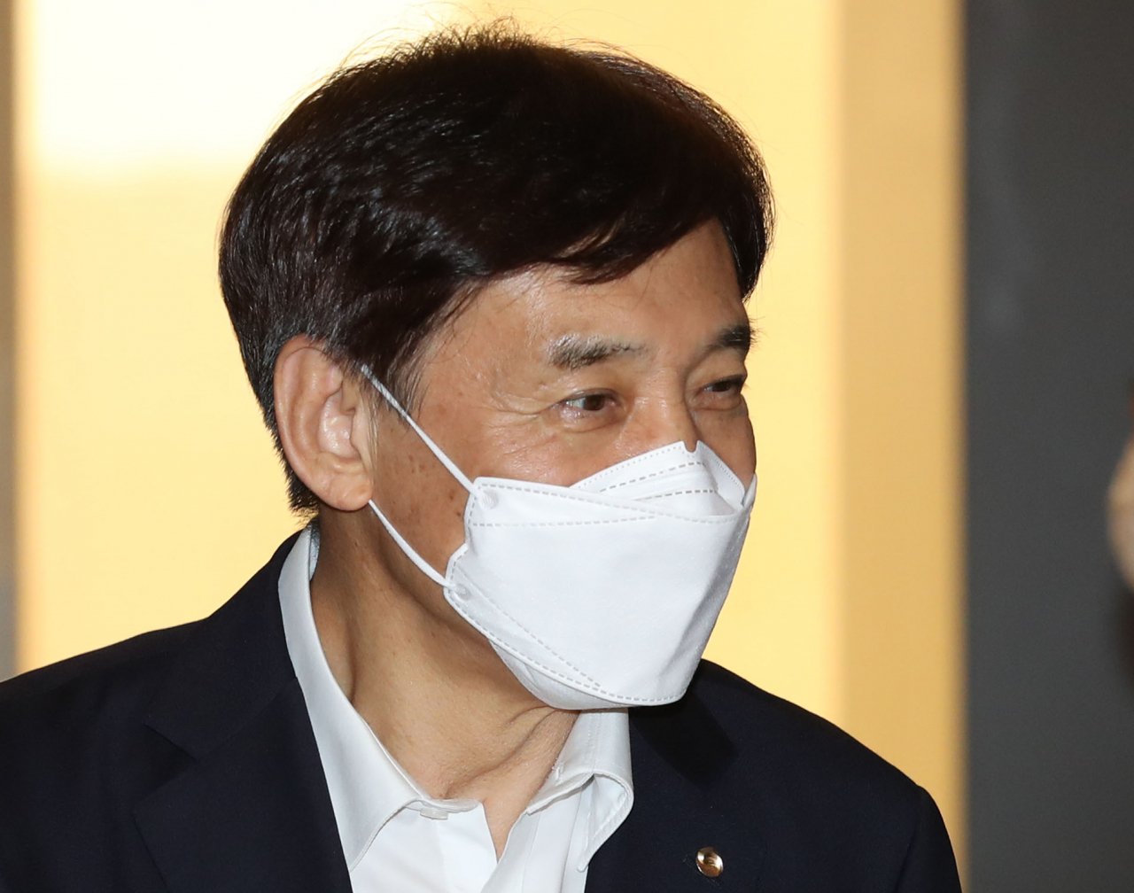 이주열 한은 총재가 22일 서울 은행회관에서 열린 은행장들과의 간담회에 참석하고 있다. 연합뉴스