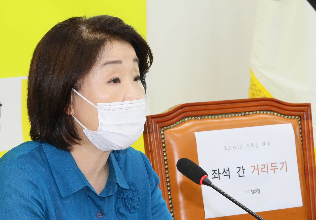 심상정 정의당 대표가 24일 국회에서 열린 상무위원회에서 “사회적거리두기 3단계를 실시해야 한다”고 주장하고 있다. [연합]