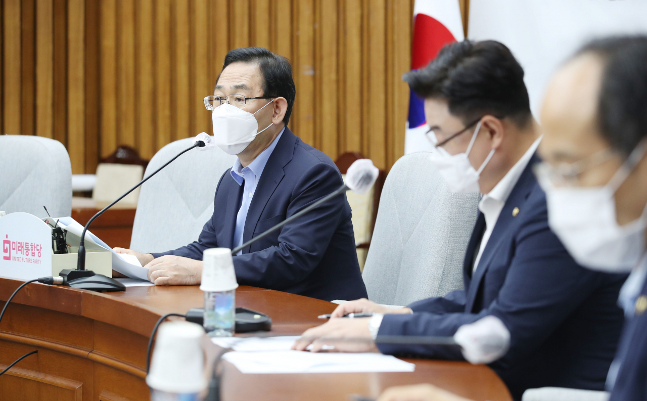 주호영 미래통합당 원내대표가 25일 오전 서울 여의도 국회에서 열린 원내대책회의에서 발언하고 있다. [연합]