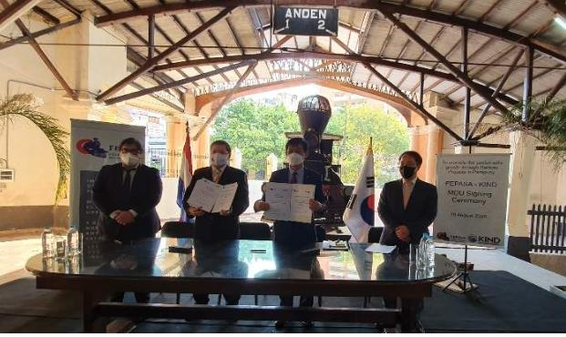 한국해외인프라도시개발지원공사(KIND)와 파라과이 철도공사(FEPASA)의 지난 19일 업무협약식(MOU). [국토교통부 제공]
