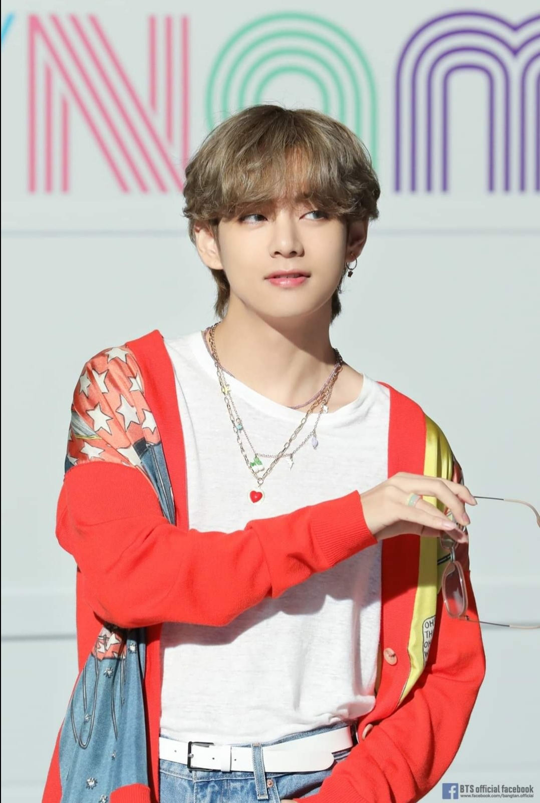 뷔 [방탄소년단 페이스북]