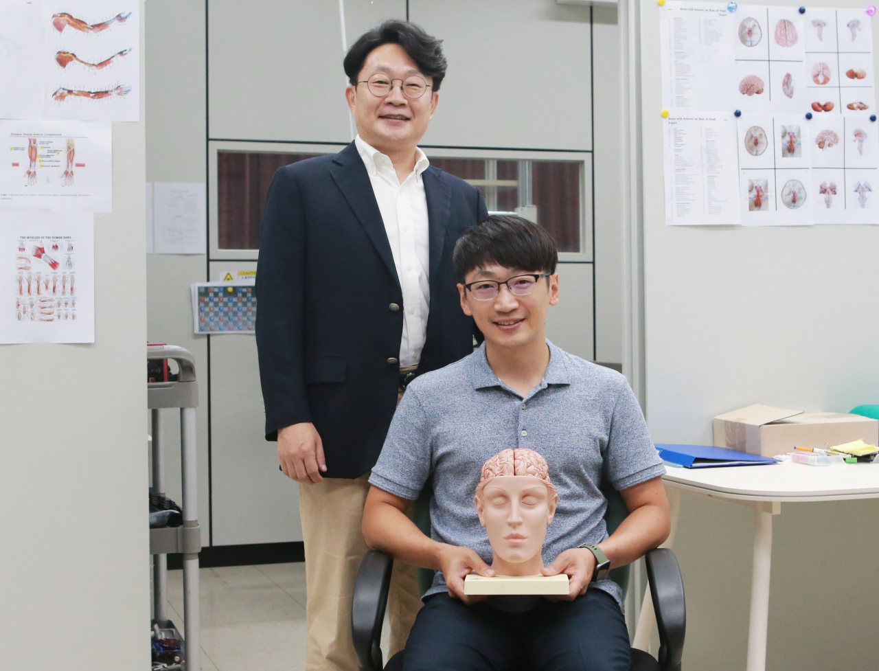 DGIST 지능형로봇연구부 안진웅 책임연구원(왼쪽)과 진상현 전임연구원.[DGIST 제공]