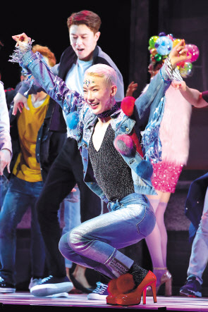 배우 조권이 출연 중인 뮤지컬 ‘제이미’는 관객과 배우, 스태프의 안전을 위해 오는 30일까지 공연을 중단하기로 했다. [연합]