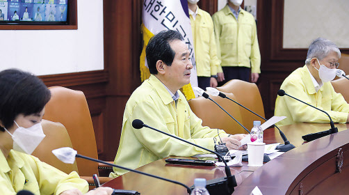 정세균 국무총리가 26일 정부서울청사에서 열린 신종 코로나바이러스 감염증(코로나19) 대응 중앙재난안전대책본부 회의에서 발언하고 있다. [연합]