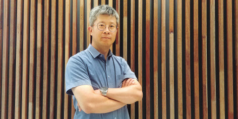 비대면 스마트홈 플랫폼인 ‘스마트 원패스’를 개발 사업화에 나선 이철재 신관산업 대표.