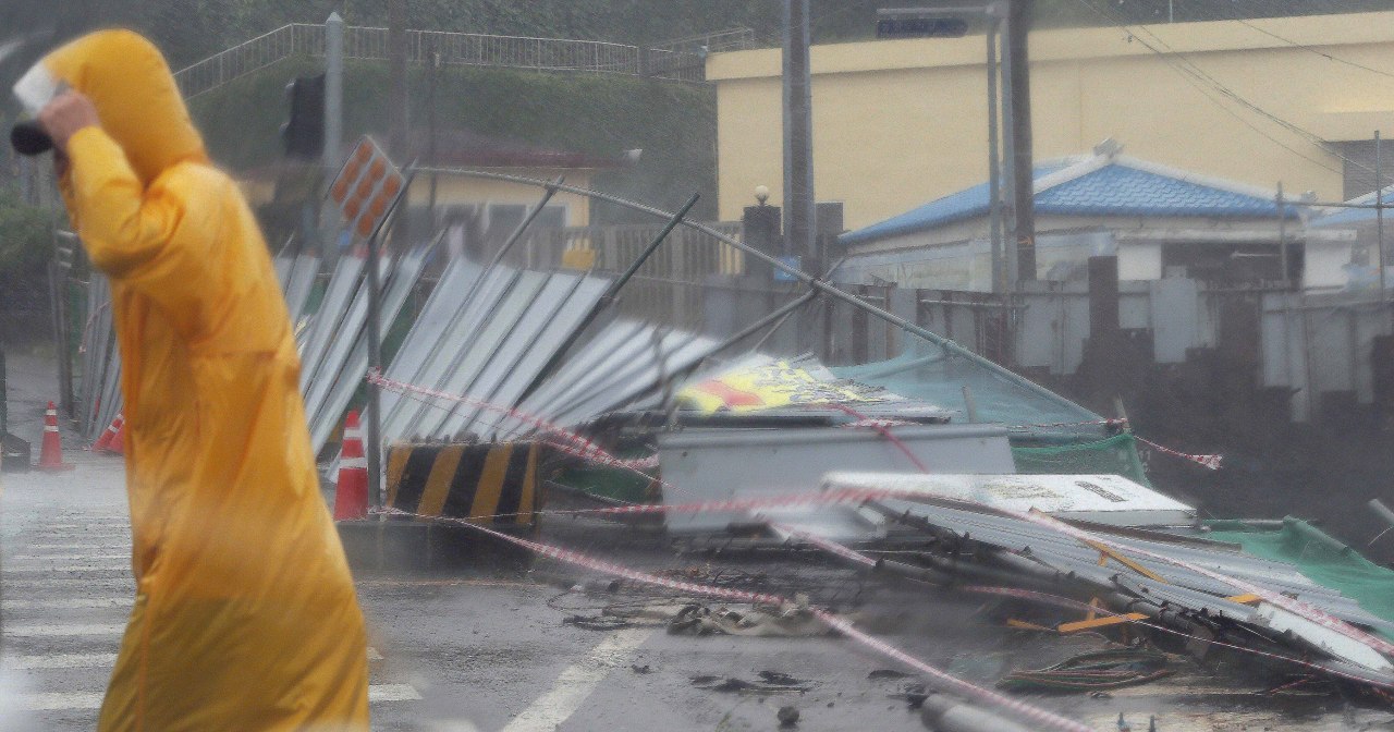 Fences near a construction site in Jeju Island is demolished from strong winds accompanied by typhoon Bavi on Wednesday. (Yonhap)