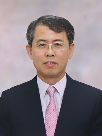다음 달 퇴임하는 권순일 대법관 후임 후보로 선정된 이흥구 부산고법 부장판사. 대법원은 10일 김명수 대법원장이 대법관후보추천위원회가 추천한 3명의 신임 대법 후보 중에서 이 부장판사를 선정해 문재인 대통령에게 임명을 제청했다고 밝혔다. [연합]