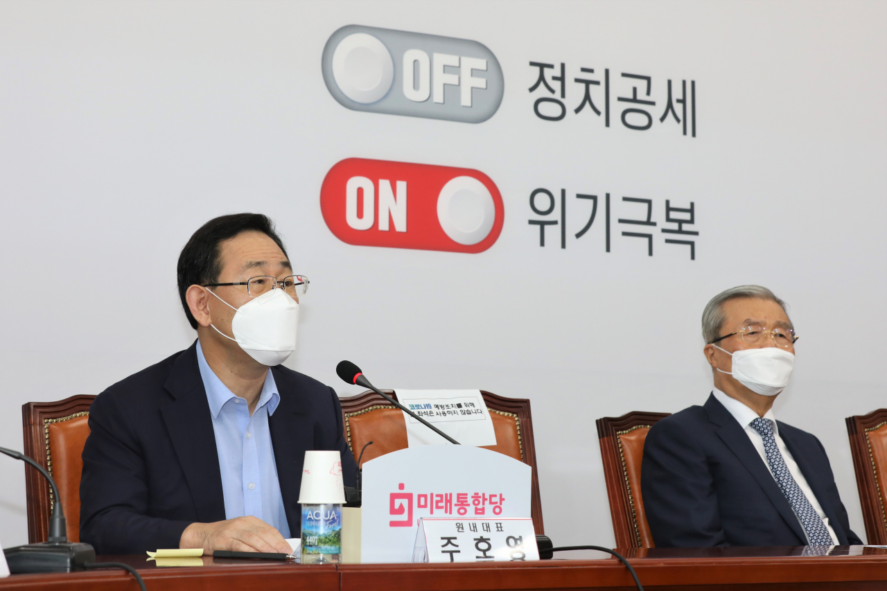 주호영 미래통합당 원내대표가 26일 국회에서 열린 비상대책위원장-중진의원 회의에서 발언하고 있다. [연합]