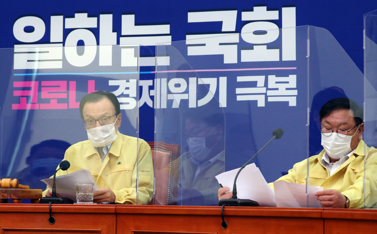 이해찬 더불어민주당 대표가 26일 서울 여의도 국회에서 열린 최고위원회의에서 발언하고 있다. [연합]