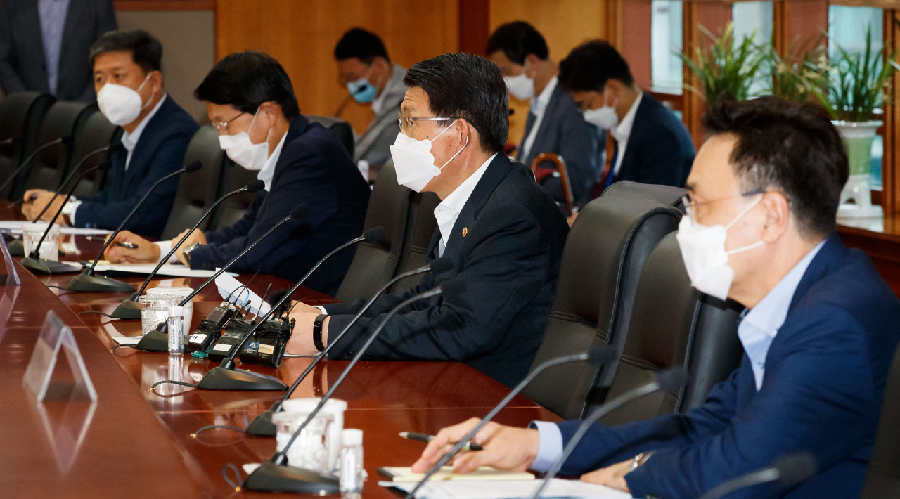 은성수 금융위원장이 27일 오후 서울 여의도 금융투자협회에서 열린 증권업계 간담회에서 모두발언을 하고 있다.[금융위원회 제공]
