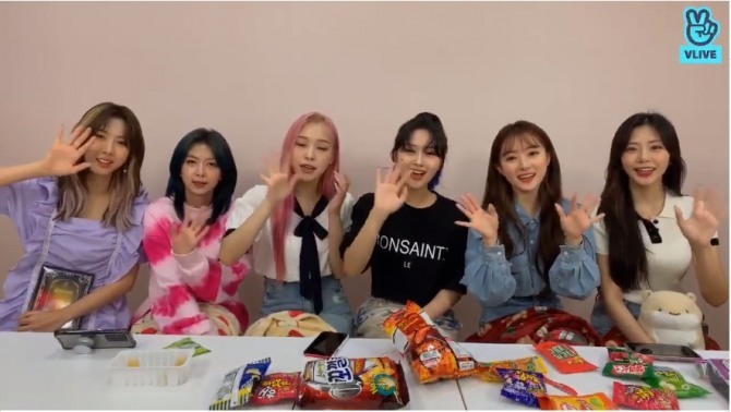 (Naver's V Live)
