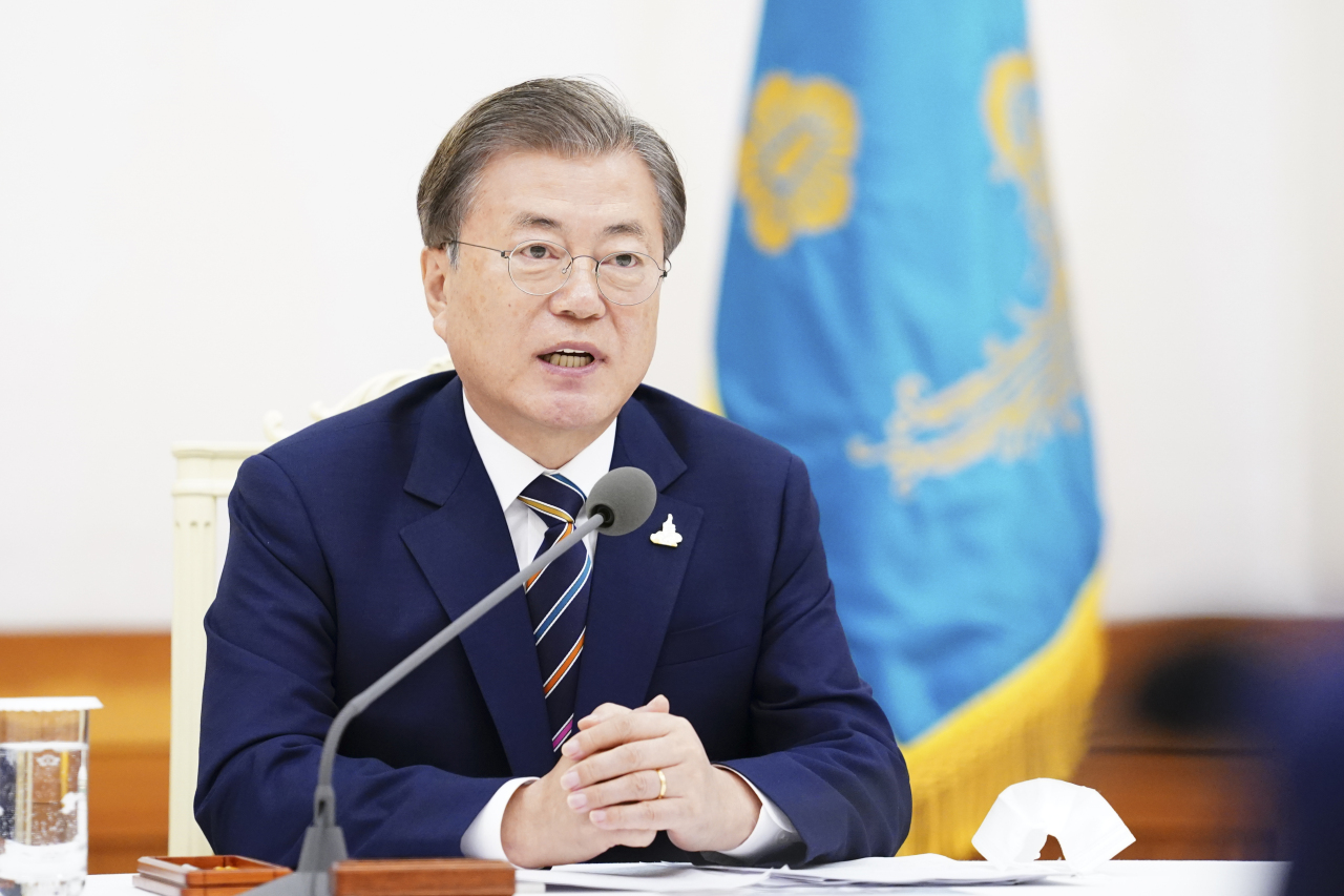 President Moon Jae-in speaks at the meeting with leaders of Protestant groups in Cheong Wa Dae on Thursday. Yonhap