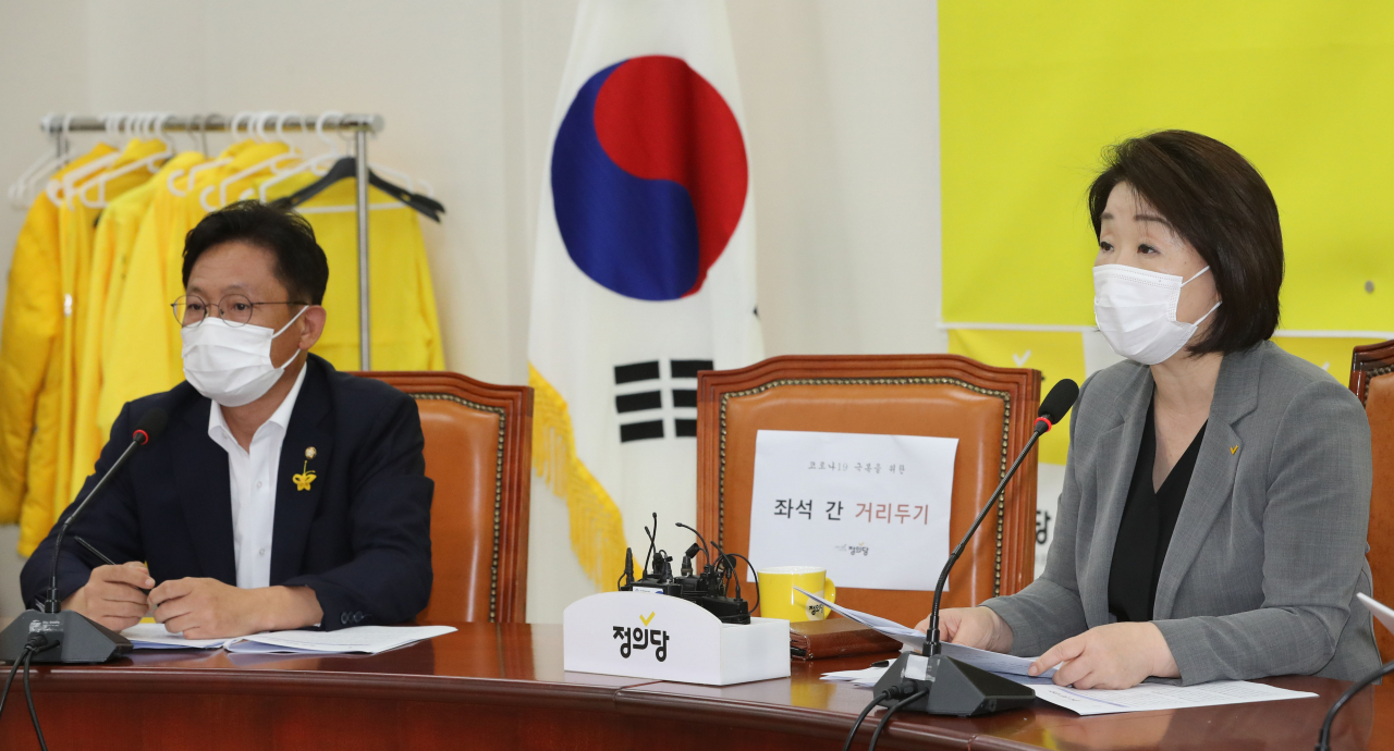 정의당 심상정 대표가 20일 오전 서울 여의도 국회에서 코로나19 확산 방지를 위해 좌석 간 거리두기를 실시한 가운데 열린 상무위원회에서 발언하고 있다. [연합]