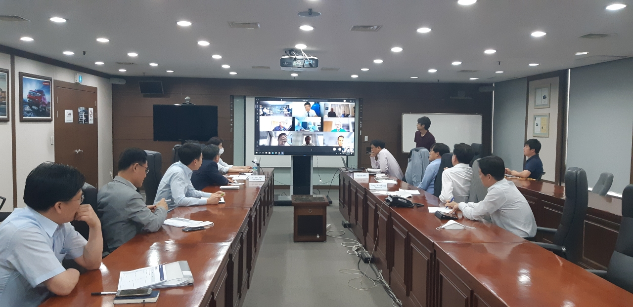 쌍용자동차는 지닌 26일 벨기에, 영국, 스페인, 이탈리아 대리점 관계자, 쌍용자동차 해외영업본부, 상품/마케팅본부, 기술연구소 관계자 30여명이 참여한 가운데 글로벌 제품 마케팅 협의회 화상회의를 개최했다. [쌍용차 제공]