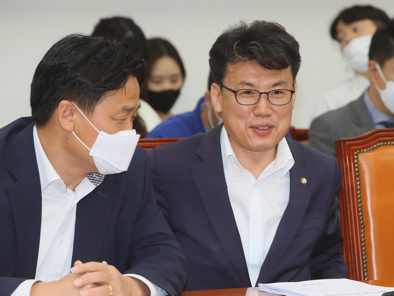 진성준 더불어민주당 전략기획위원장(오른쪽). [연합]
