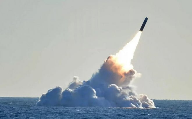 중국 SLBM 쥐랑-3 시험발사 장면. [밀리터리 위키]