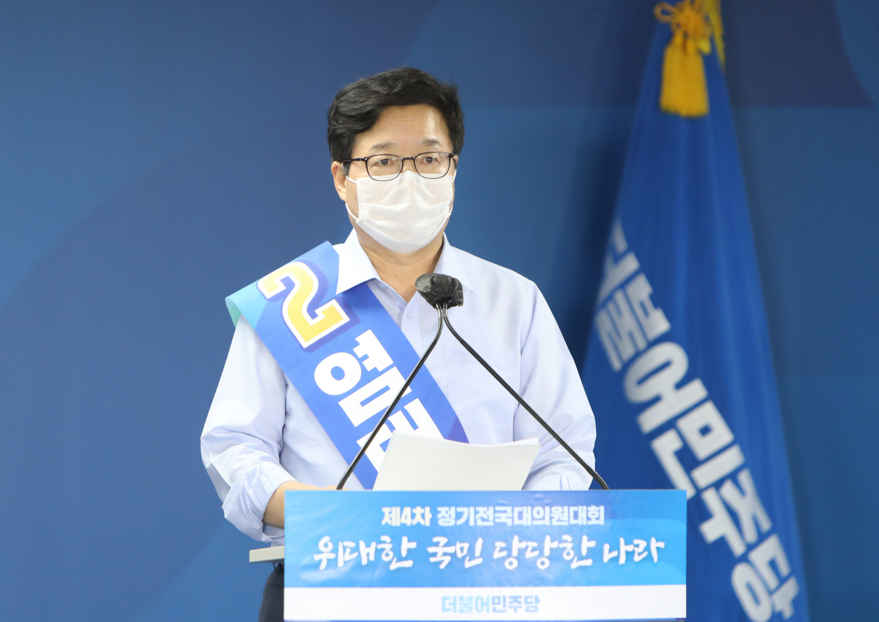 29일 오후 서울 여의도 더불어민주당 당사에서 열린 '제4차 전국대의원대회'에서 염태영 최고위원 후보자(기호2번)가 정견발표를 하고 있다. 이번 전당대회는 민주당 유튜브 채널 '씀TV'를 통해 온택트방식으로 진행된다. 연합뉴스