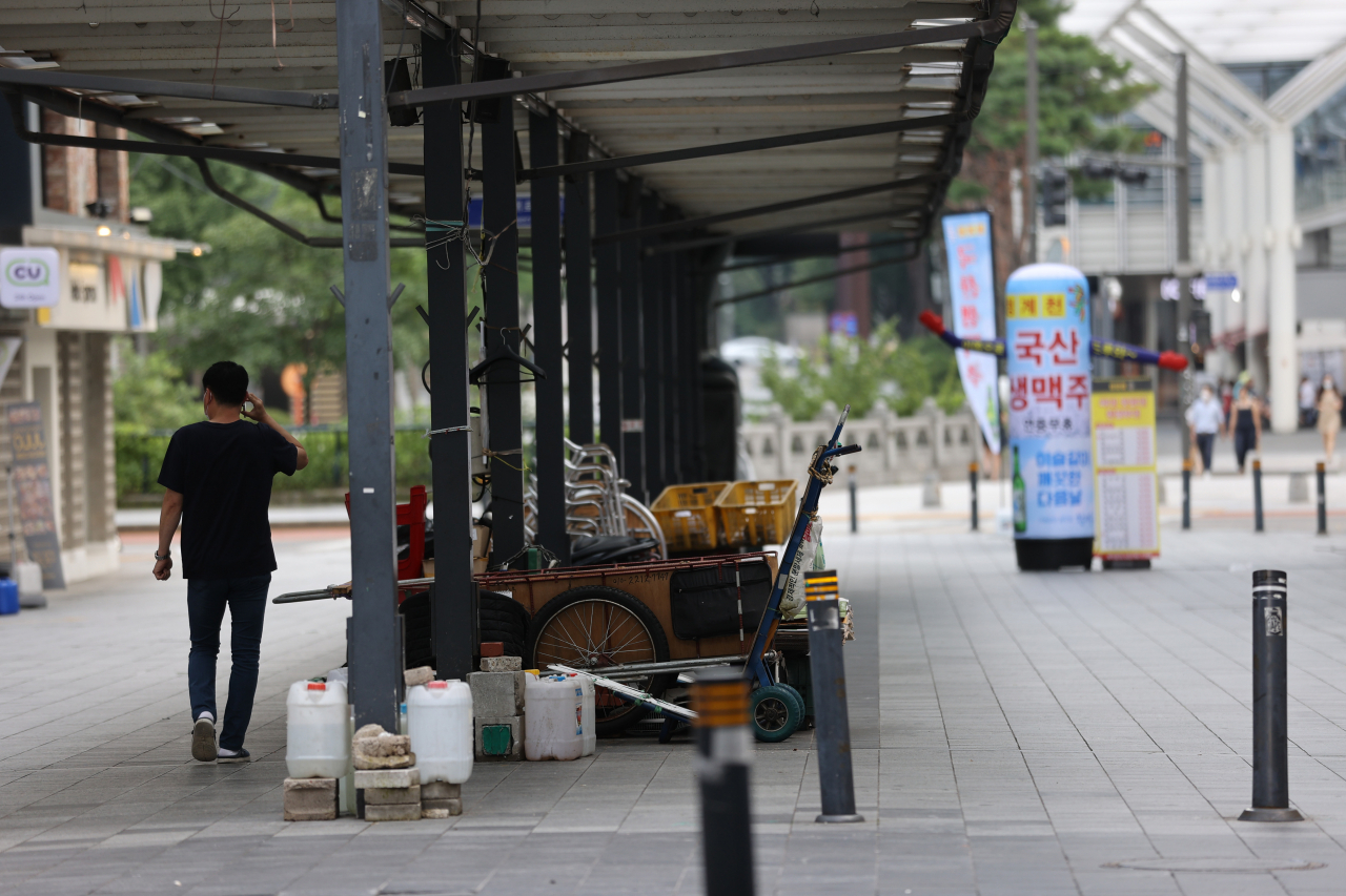 지난 30일 오후 서울 종로구 젊음의거리가 한산한 모습을 보이고 있다. [연합]