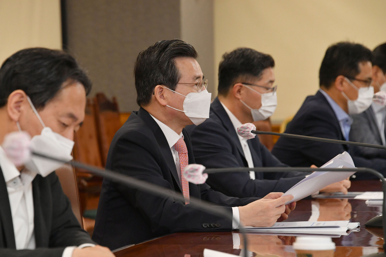 김용범 기획재정부 차관이 1일 서울 중구 은행회관에서 거시경제 금융회의를 주재하며 모두발언을 하고 있다. [기획재정부 제공]