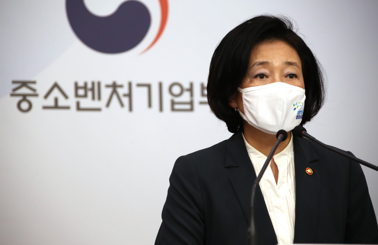 박영선 중소벤처기업부 장관이 31일 정부서울청사 별관 브리핑룸에서 2021년 예산안 편성 브리핑을 하고 있다. [연합]