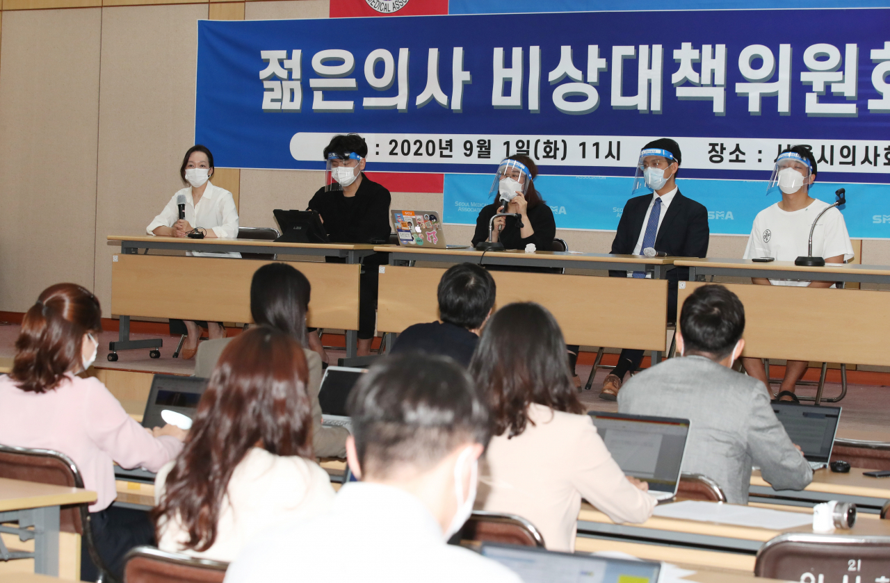 1일 오전 서울 영등포구 서울특별시의사회에서 젊은의사 비상대책위원회 출범식이 진행되고 있다. 연합뉴스