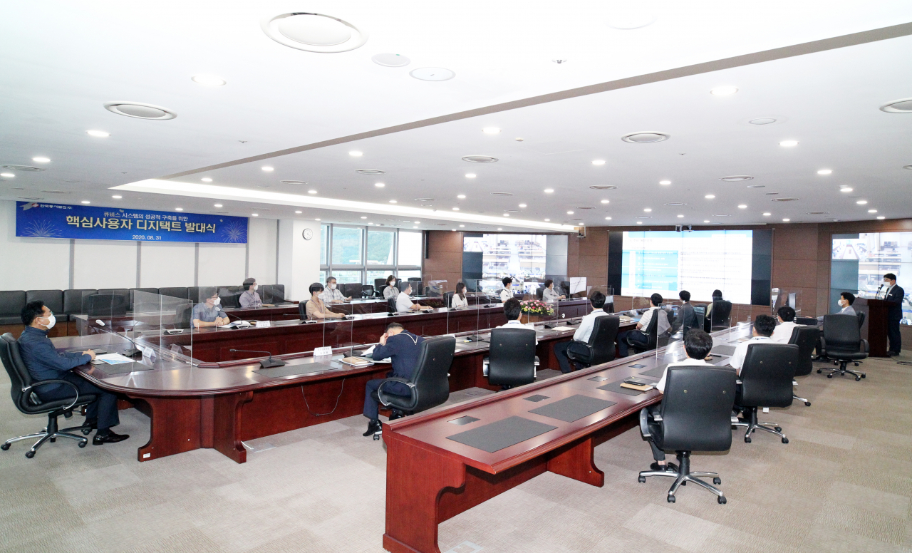 한국동서발전 직원들이 1일 울산 본사에서 진행된 신규 전사적자원관리 시스템 핵심사용자 발대식에 참여하고 있다. [한국동서발전 제공］
