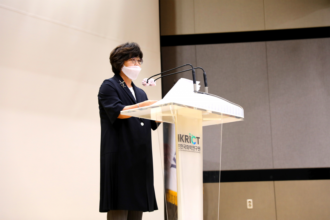 이미혜 화학연 원장이 1일 열린 44주년 창립기념식에서 기념사를 하고 있다.[한국화학연구원 제공]