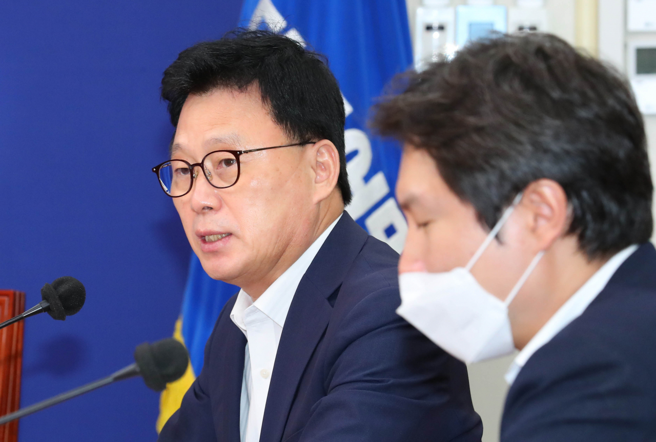 박광온 더불어민주당 신임 사무총장이 최고위원 시절인 19일 오후 서울 여의도 국회에서 열린 최고위원회의에서 발언하고 있다. [연합]