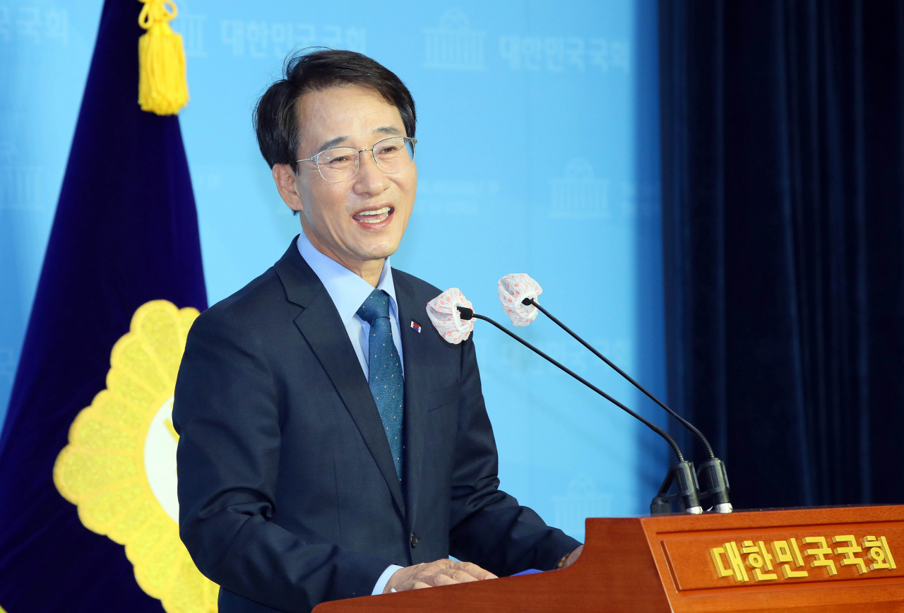이원욱 더불어민주당 의원이 23일 국회 소통관에서 기자회견하고 있다. [연합]